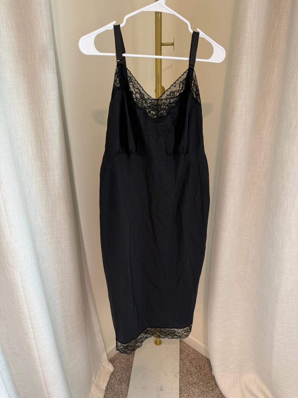 Barbizon Acclaim Slip Dress Women 40 Black Adjustable Strap Lace V Neck Pullover